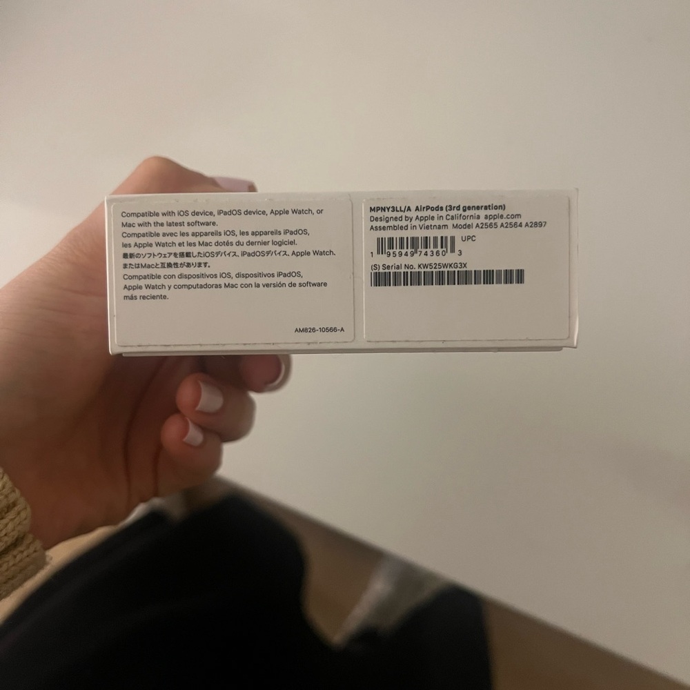 Apple AirPods 3rd Gen with Charging Case - Picture 6 of 8